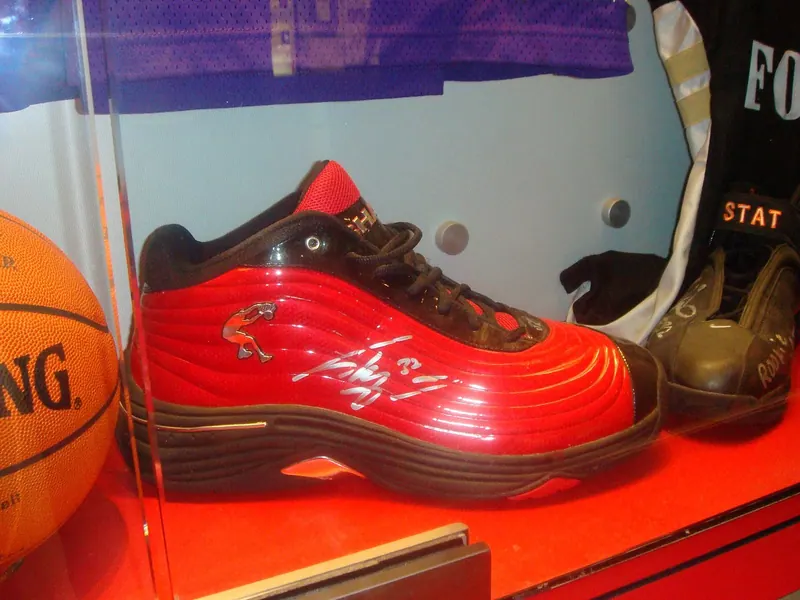 A giant red autographed Shaquille O'Neal basketball shoe on display in a glass case at the Naismith Memorial Basketball Hall of Fame, Springfield, Massachusetts (photographed in 2008, before his 2016 induction).